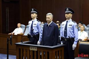 Vương Thượng Nguyên và trọng tài phát sinh tranh chấp bị phạt, Ngô Thiếu Thông đá vào đầu đối thủ bị phạt